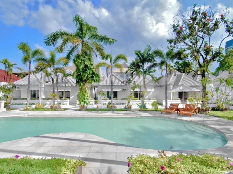 Kutaville Seminyak Buitenkant foto