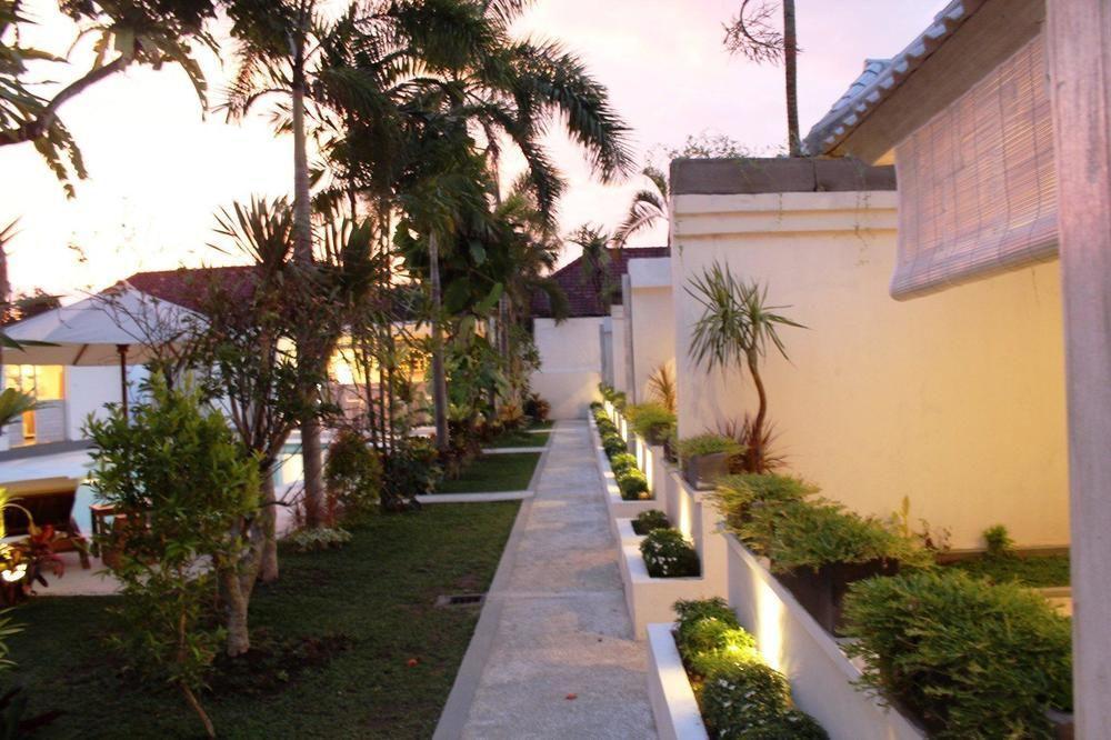 Kutaville Seminyak Buitenkant foto