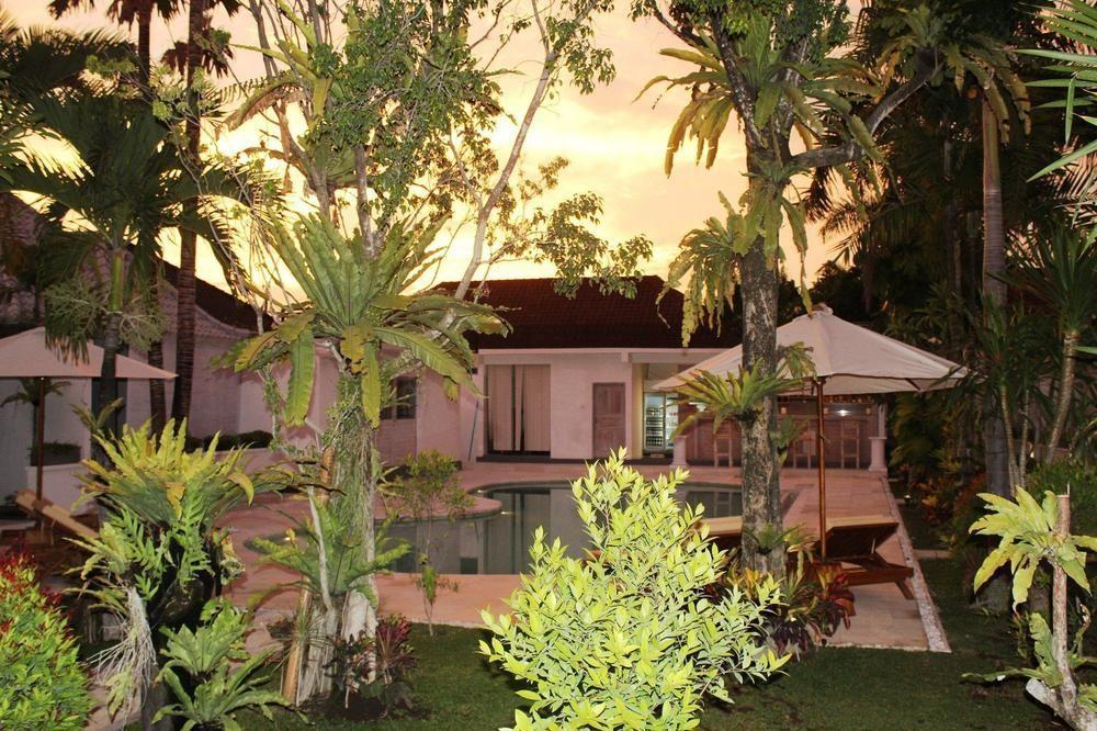 Kutaville Seminyak Buitenkant foto