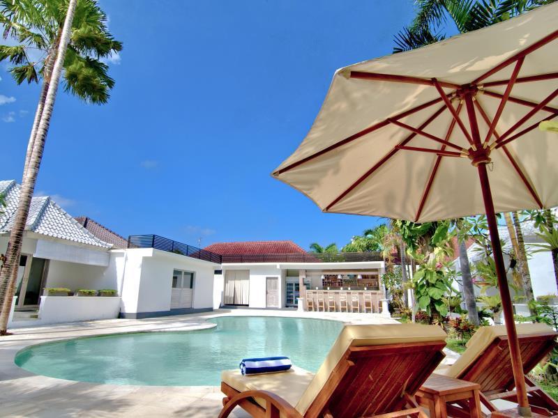 Kutaville Seminyak Buitenkant foto