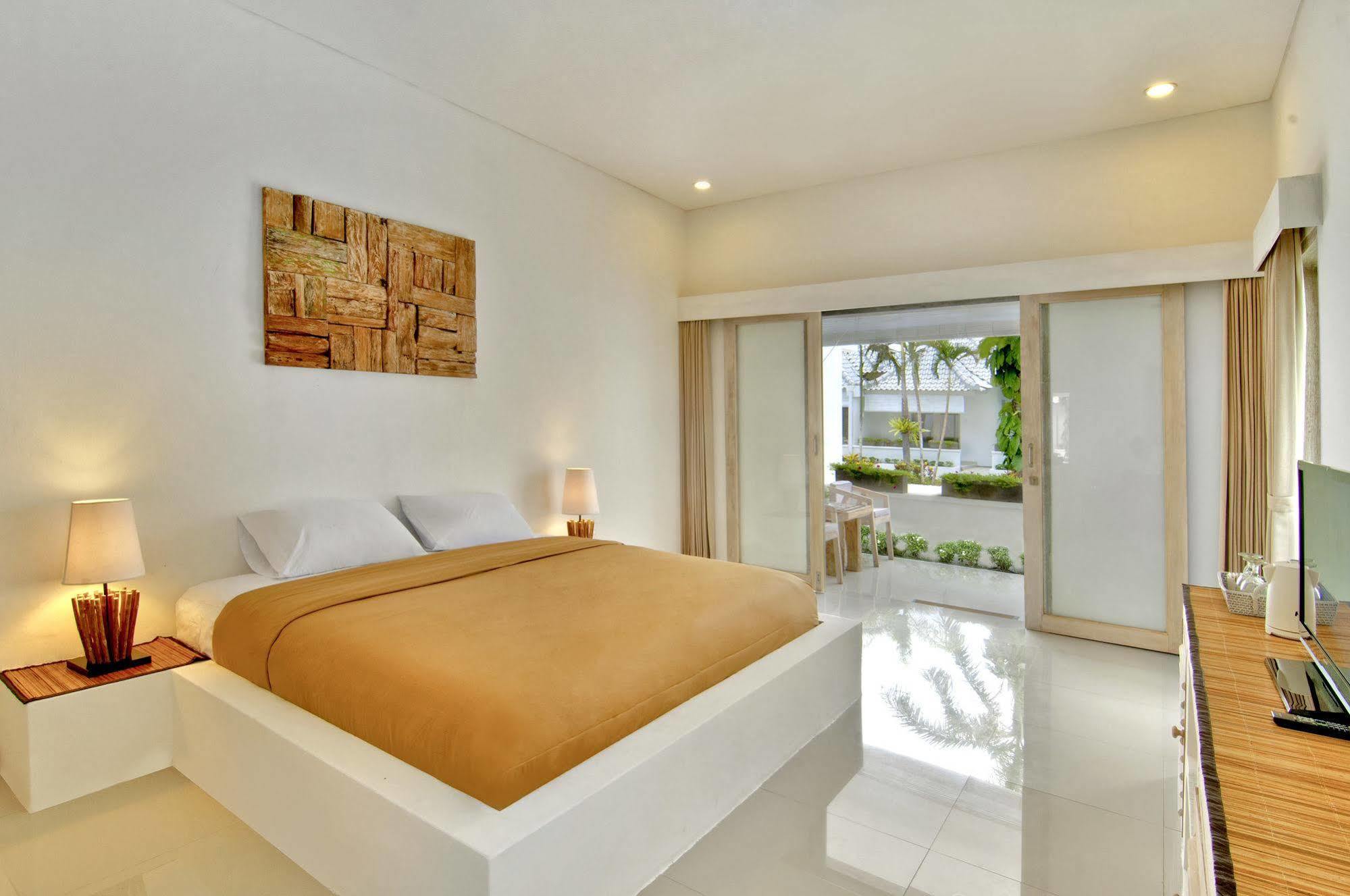 Kutaville Seminyak Buitenkant foto