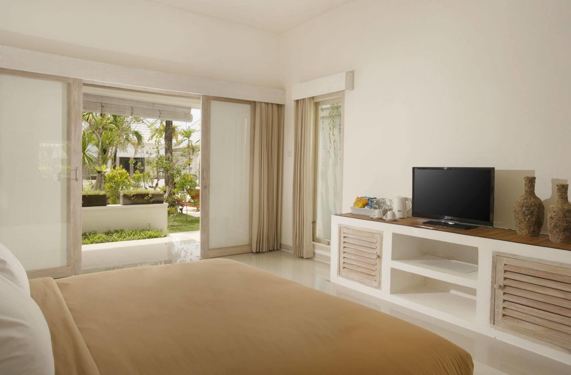 Kutaville Seminyak Buitenkant foto