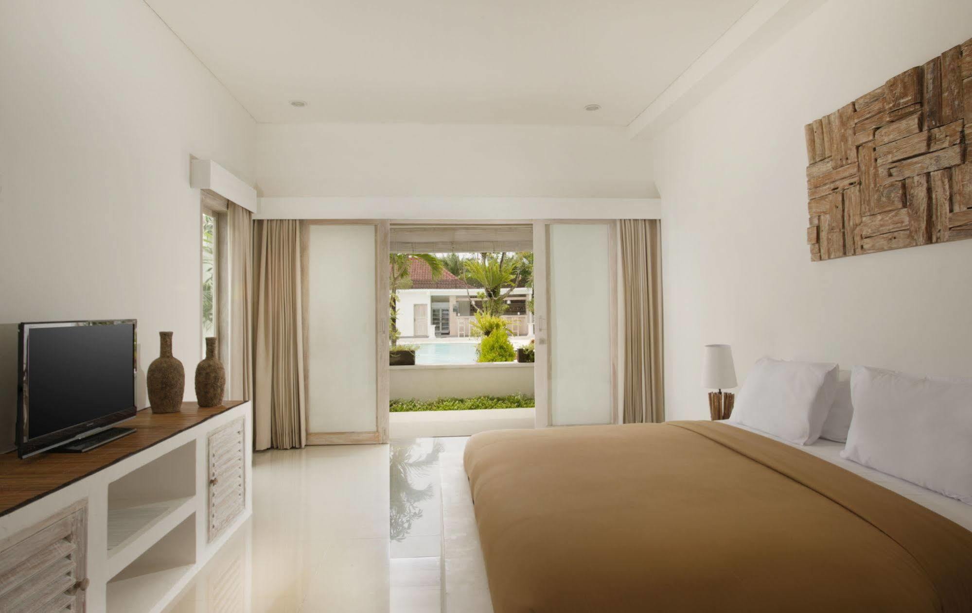 Kutaville Seminyak Buitenkant foto