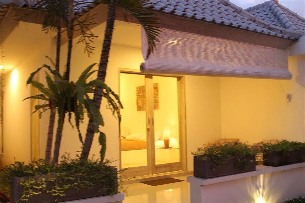 Kutaville Seminyak Buitenkant foto